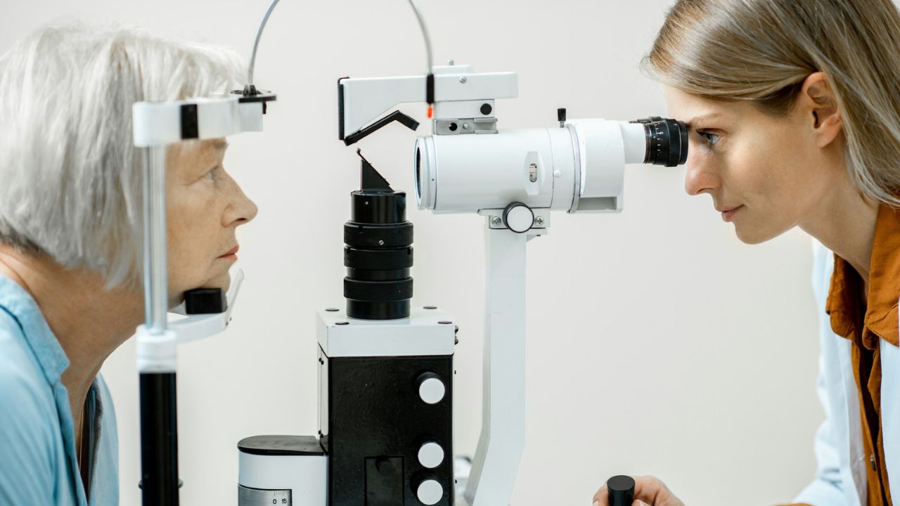 Can an AI-Powered Eye Exam Spot Alzheimer’s Decades Early?